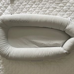 Dockatot Deluxe+ (grey)